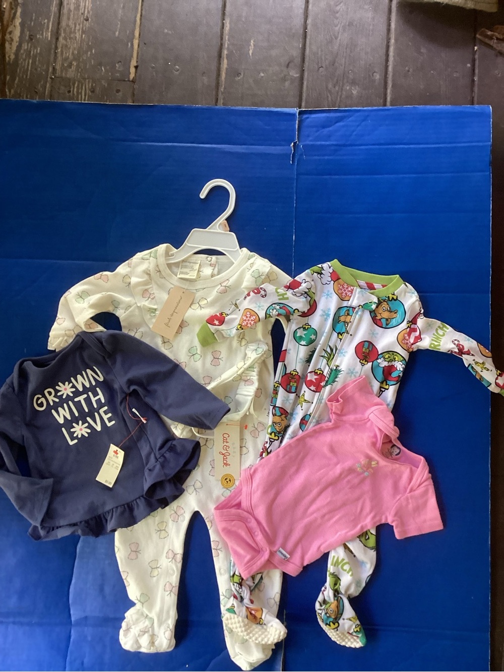 Bundle of 4 girls clothing, size 6-9 months